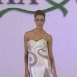 Nina Moric ospite a Mia Sposa (video): la showgirl inciampa in passerella