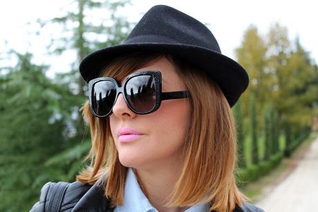 Outfit: gonna asimmetrica e occhiali Assoluto Eyewear