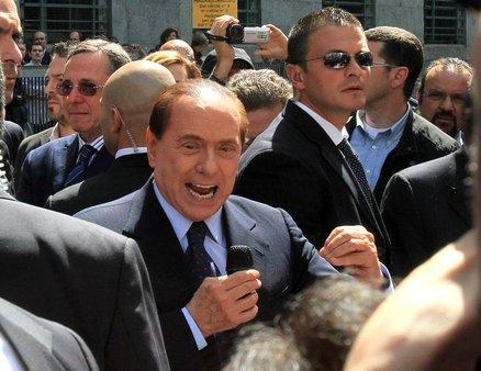 Berlusconi decade da senatore? La copertura televisiva della giornata