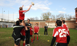 Un allenamento di rugby nell'istituto minorile 