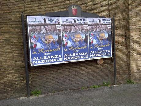 Non guardate solo la mega campagna abusiva di Alleanza Nazionale qualche giorno fa; guardate i manifesti regolari che avevano pagato le tasse e che sono stati staccati da questi banditi