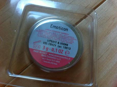 Neve cosmetics: blush in cialda EMOTICON