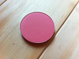 Neve cosmetics: blush in cialda EMOTICON