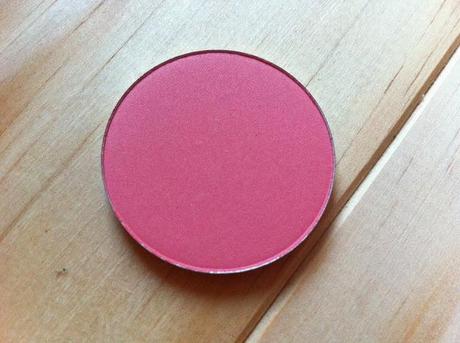 Neve cosmetics: blush in cialda EMOTICON