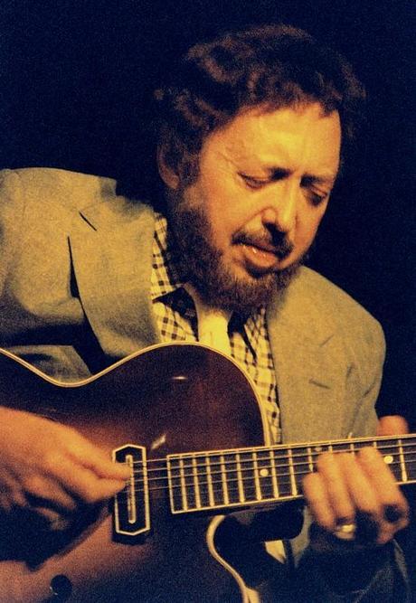 Download podcast: : il raffinato swing di Barney Kessel Download podcast: : il raffinato swing di Barney Kessel