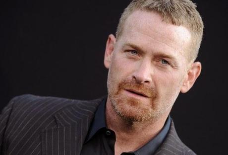 Sarà Max Martini, attore dal fisico scultoreo a interpretare il ruolo della guardia del corpo di Christian Grey  in 50 Sfumature di Grigio