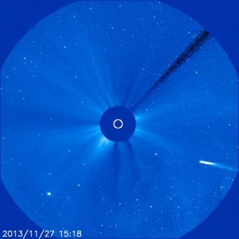 Una recentissima immagine della cometa ISON entrata da poche ore nel campo di vista del coronografo LASCO a bordo della sonda SoHO dedicata allo studio del Sole. Crediti: SONO/NASA