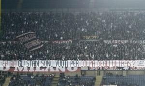 Uno striscione della Curva Sud di San Siro durante Milan Udinese (blitzquotidiano.it)