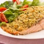 Ricette di pesce: salmone in crosta di pane e erbe aromatiche