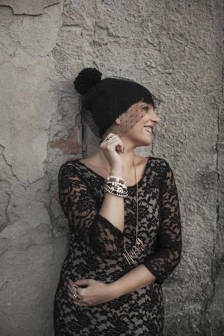 The way to happiness Smilingischic, fashionblog, the way to happiness, happy, outfit, pizzo, black and camel, romantic style, cappello di lana con veletta,