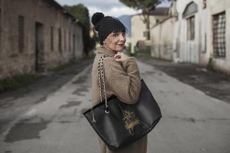 The way to happiness Smilingischic, fashionblog, the way to happiness, happy, outfit, pizzo, black and camel, romantic style, le borse di Adb, borse personalizzabili,