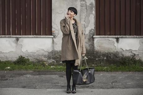 The way to happiness Smilingischic, fashionblog, the way to happiness, happy, outfit, pizzo, black and camel, romantic style, scarpe francesine bicolore men bur, pizzo e cammello,