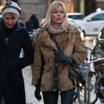 Ellen Hidding a via Montenapoleone con la modella Barbara Snellemburg01