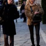 Ellen Hidding a via Montenapoleone con la modella Barbara Snellemburg03