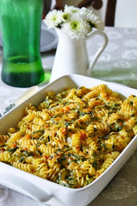 FUSILLI al FORNO con ZUCCHINE, CIPOLLOTTO e YOGURT GRECO ... e AMICIZIE CREATIVE