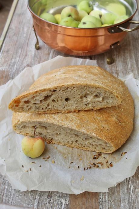 PANE FATTO IN CASA e PIZZA PERE, UVA e FORMAGGIO.