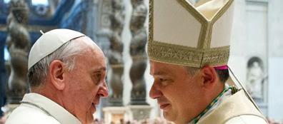 PAPA FRANCESCO E LE LUNGHE BRACCIA