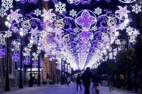 Siviglia inaugura il Natale 2013: le splendide luminarie in 159 vie e la pista di ghiaccio sul Metropol Parasol