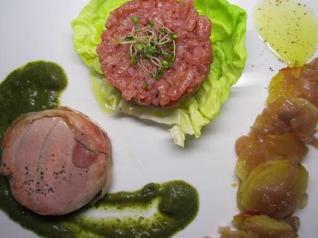 Tournados di Tonno su Crema di Scarola e sua Tartare agli Agrumi con millefoglie di Patate e Cipolle di Tropea.