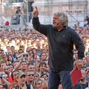 Oggi a Genova il terzo V-Day di Beppe Grillo, diretta tv dalle 14 su La7 con Enrico Mentana