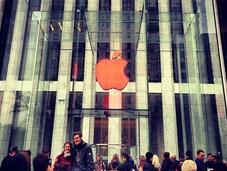 Apple dipinge mele ogni store rosso l’AIDS