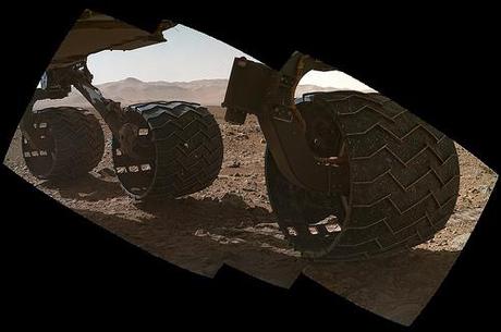 Curiosity wheel sol 463 detail