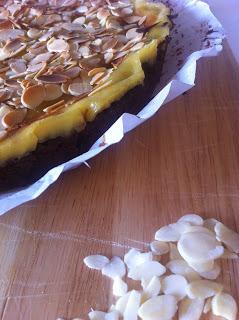 CROSTATA CON FROLLA AL CACAO E CREMA PASTICCERA AL LATTE DI MANDORLA