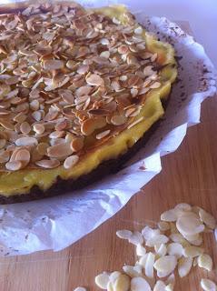 CROSTATA CON FROLLA AL CACAO E CREMA PASTICCERA AL LATTE DI MANDORLA