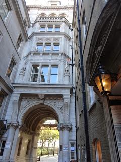 Alla ricerca del sacro Graal, Temple Church e le tombe dei Cavalieri Templari a Londra.