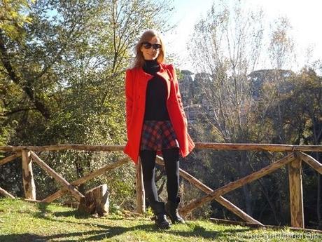 rosso natale, french connection red coat, cappotto rosso, ash biker, tartan skirt, gonna scozzese, gonna neoprene, stella mccartney bag