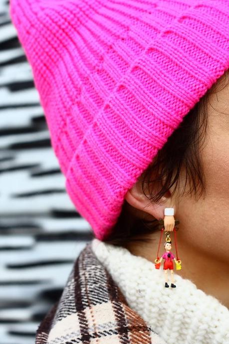 Pinocchio earrings and a fluo beanie