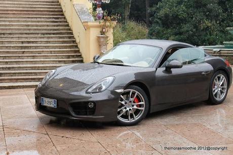 Porsche Cayman S: Fashion Test by @themorasmoothie !