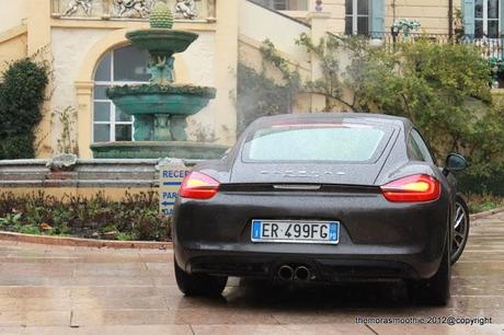 Porsche Cayman S: Fashion Test by @themorasmoothie !