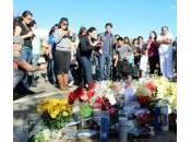 Paul Walker, dolore fan: fiori candele luogo della morte