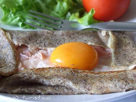 Cartolina da Dinan in Bretagna (e galettes bretonnes à l'œuf et jambon)