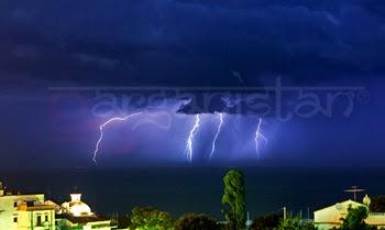 Fulmine colpisce Abbazia Santa Maria a Mare