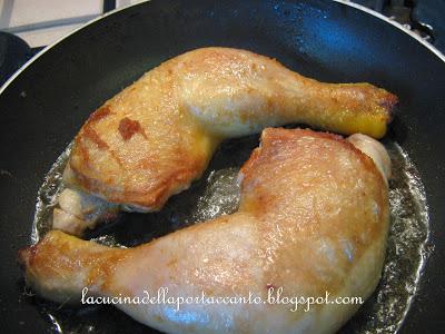 Cosce di pollo allo zenzero e aneto con mirtilli semicanditi in sciroppo e carote nere