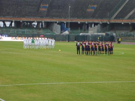 Minuto di silenzio osservato dalle squadre