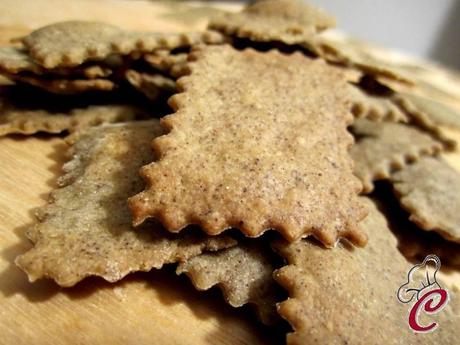 Crackers sfogliati all'olio extravergine di oliva: il piacere della condivisione e lo stravolgimento delle tradizioni