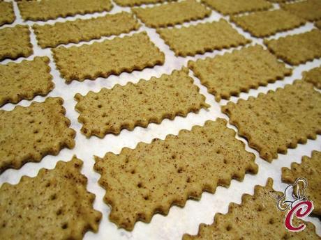 Crackers sfogliati all'olio extravergine di oliva: il piacere della condivisione e lo stravolgimento delle tradizioni