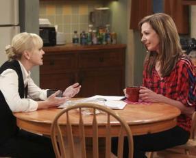 Mom, risate tra scontri generazionali ed eccessi Anna Faris e Allison Janney