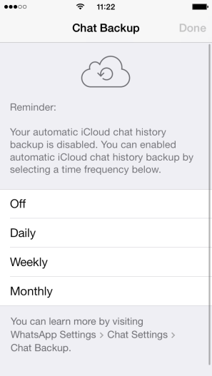 Al primo avvio ci viene mostrata subito la possibilità di effettuare il backup della chat su iCloud, e ci chiede ogni quanto effettuardo (sarebbe stata carina anche la possibilità di disattivare da subito questa funzionalità, per gli utendi che non desiderano utilizzarla; si puo notare un altro piccolo difetto che è lo scroll laterale decisamente non necessario).