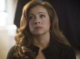 Arrow: torna Alex Kingston come Dinah Lance Stephen Amell Arrow Alex Kingston 