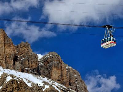 Salendo al Passo Pordoi.