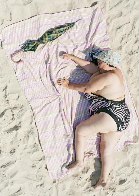 Comfort Zone: in spiaggia siamo tutti più veri Tadao Cern - Comfort Zone 1