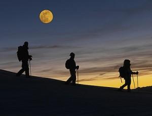 Val di Fiemme: passeggiare al  al chiarore della luna tra arte e fantasia 