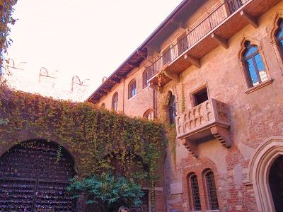 Mercatini di Natale e belle architetture...un giorno a Verona...