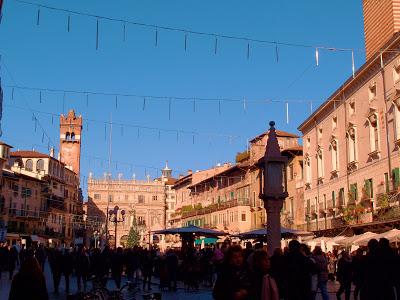 Mercatini di Natale e belle architetture...un giorno a Verona...