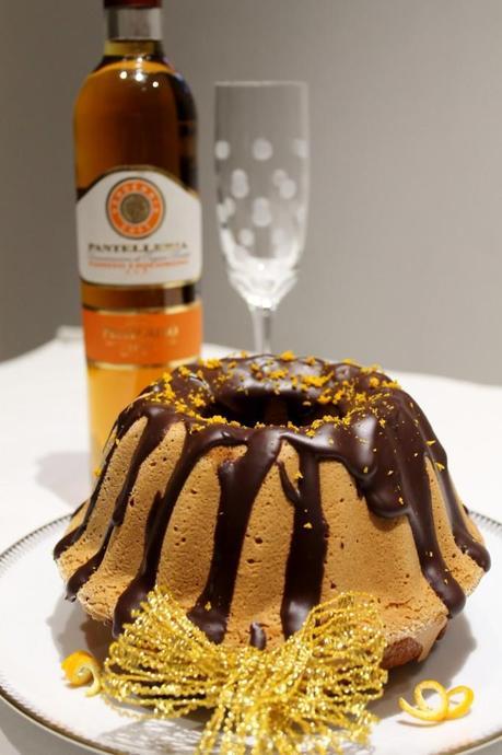 Ciambella all’arancia, cioccolato e caramello salato Ciambella all'arancia, cioccolato e caramello salato con Passito