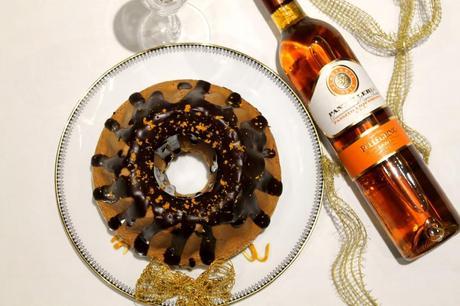 Ciambella all’arancia, cioccolato e caramello salato Ciambella dall'alto